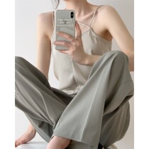  ICTS has both a sense of shape and solid wear Champagne black design pleated small V-neck thin camisole