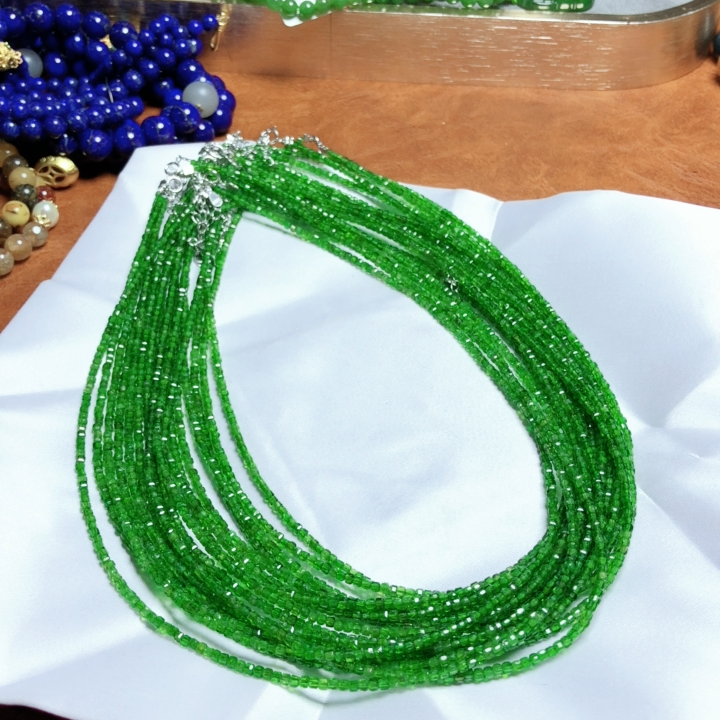 P352 2mm天然ダイオプサイド鎖骨ネックレス シュガーキューブ 925シルバー エメラルド