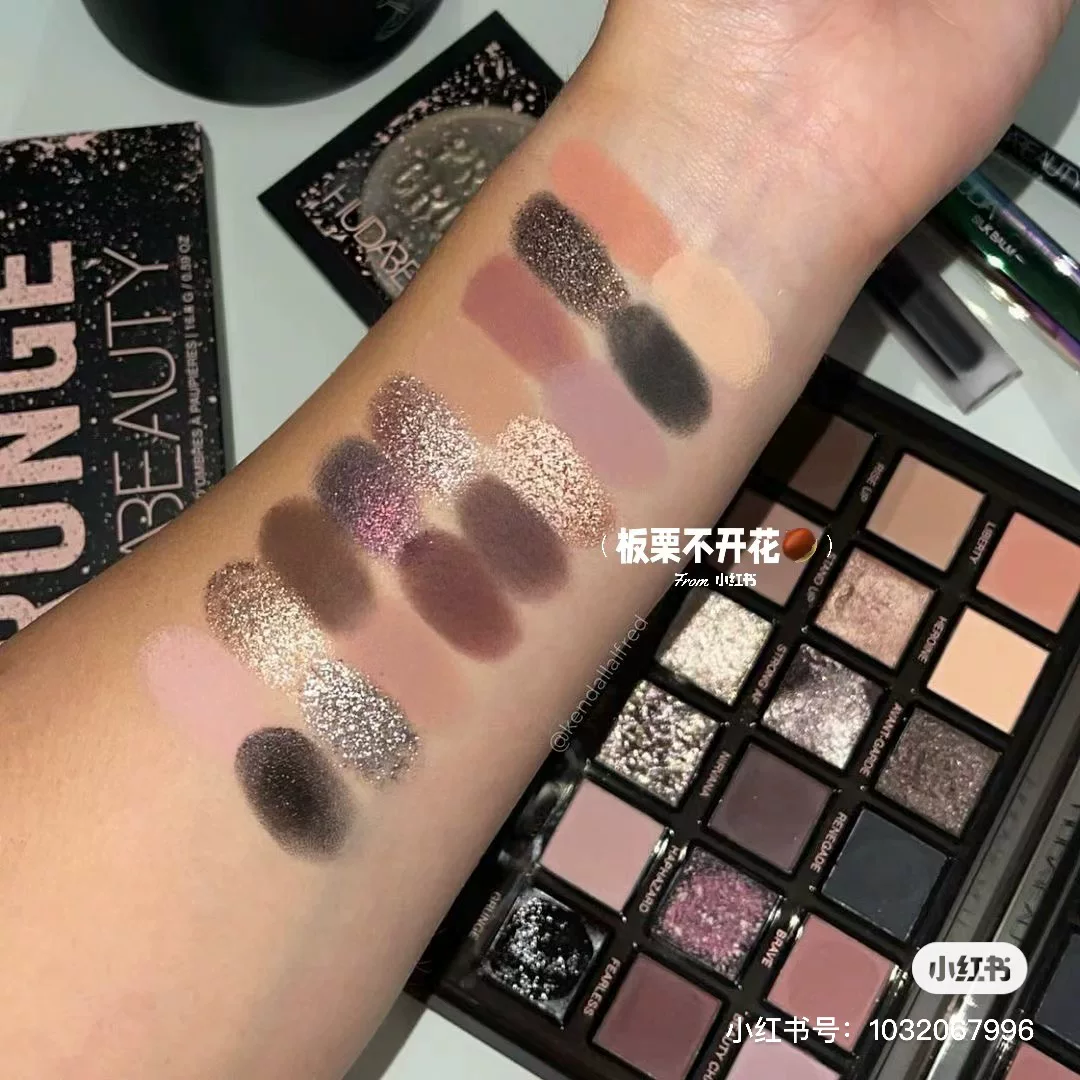 В наличии Huda Beauty 2023 рождественская ограниченная Pretty Grunge палетка теней 18 цветов дымчатый блеск