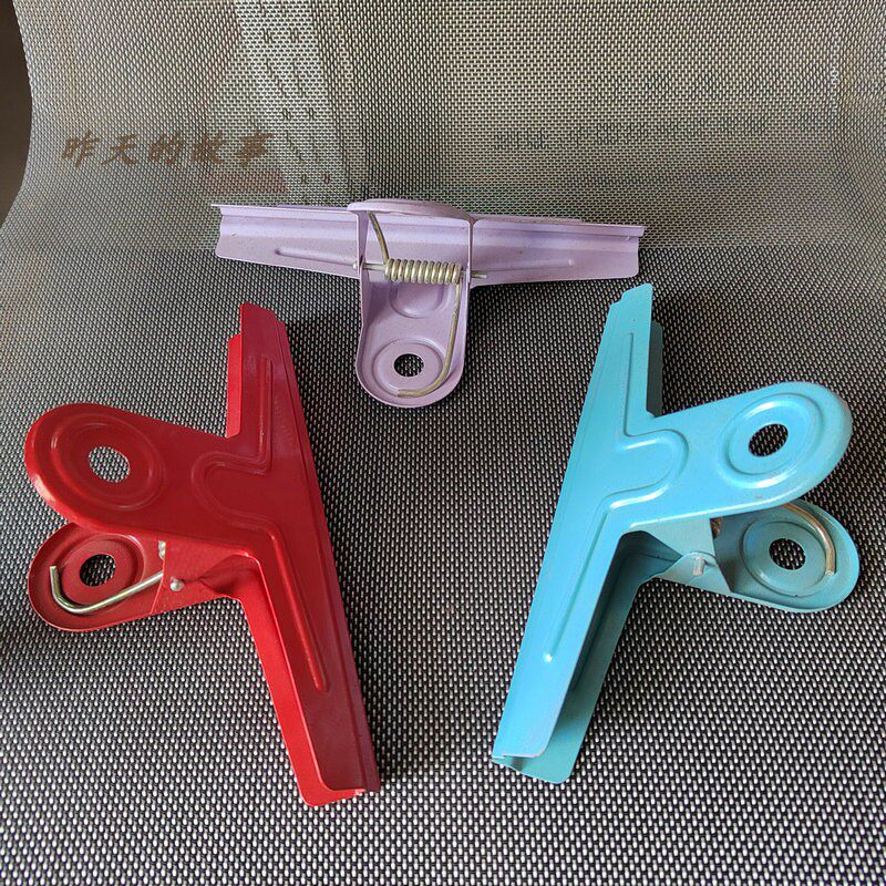 товар из китая 怀旧老库存 80-90年代铁夹子 票价 20厘米彩色 Carl