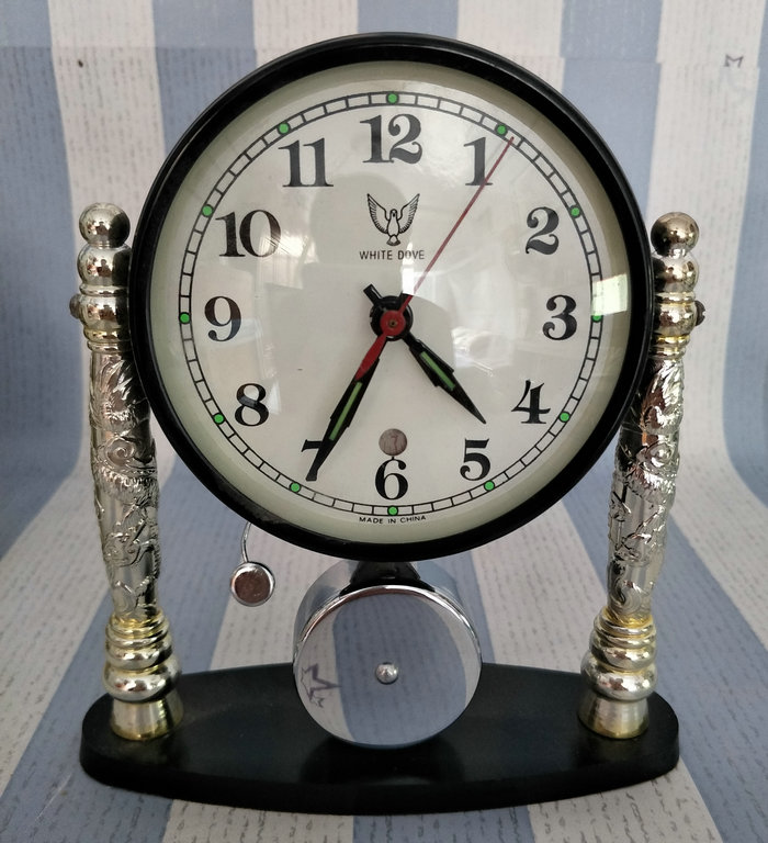 Nostalgic old stock 90s white pigeon brand alarm clock flat bell 3 pillar gold silver have