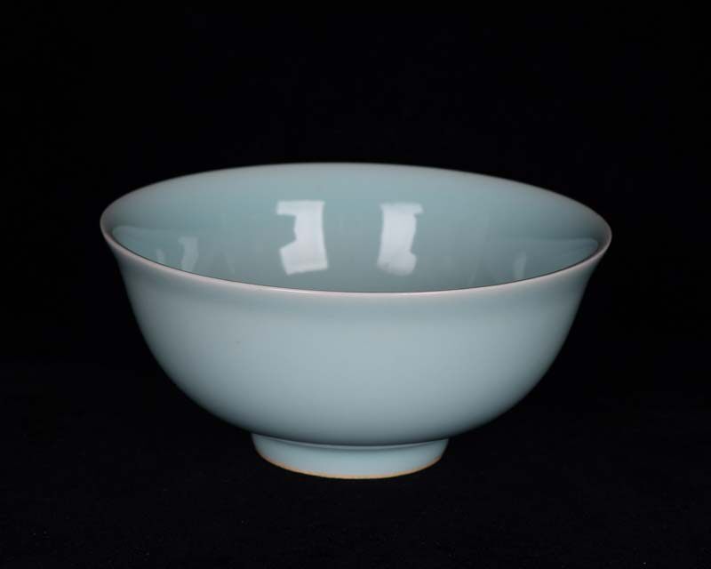 清光緒官窯天青釉宮式碗