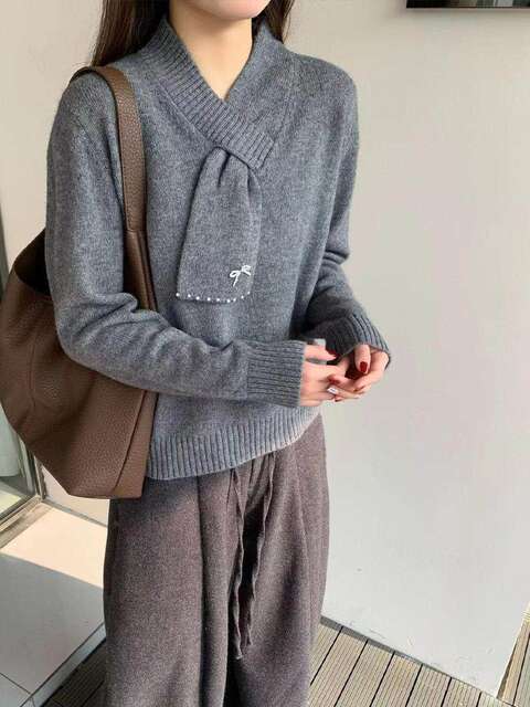Korean Style V-Neck Wool Knit Sweater with Ribbons, 2025 Winter New Design, High-End Fashionable Pullover Sweater for Women