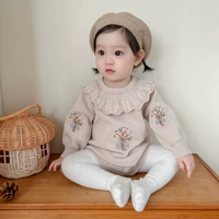 Розовое трикотажное боди, берет, колготки