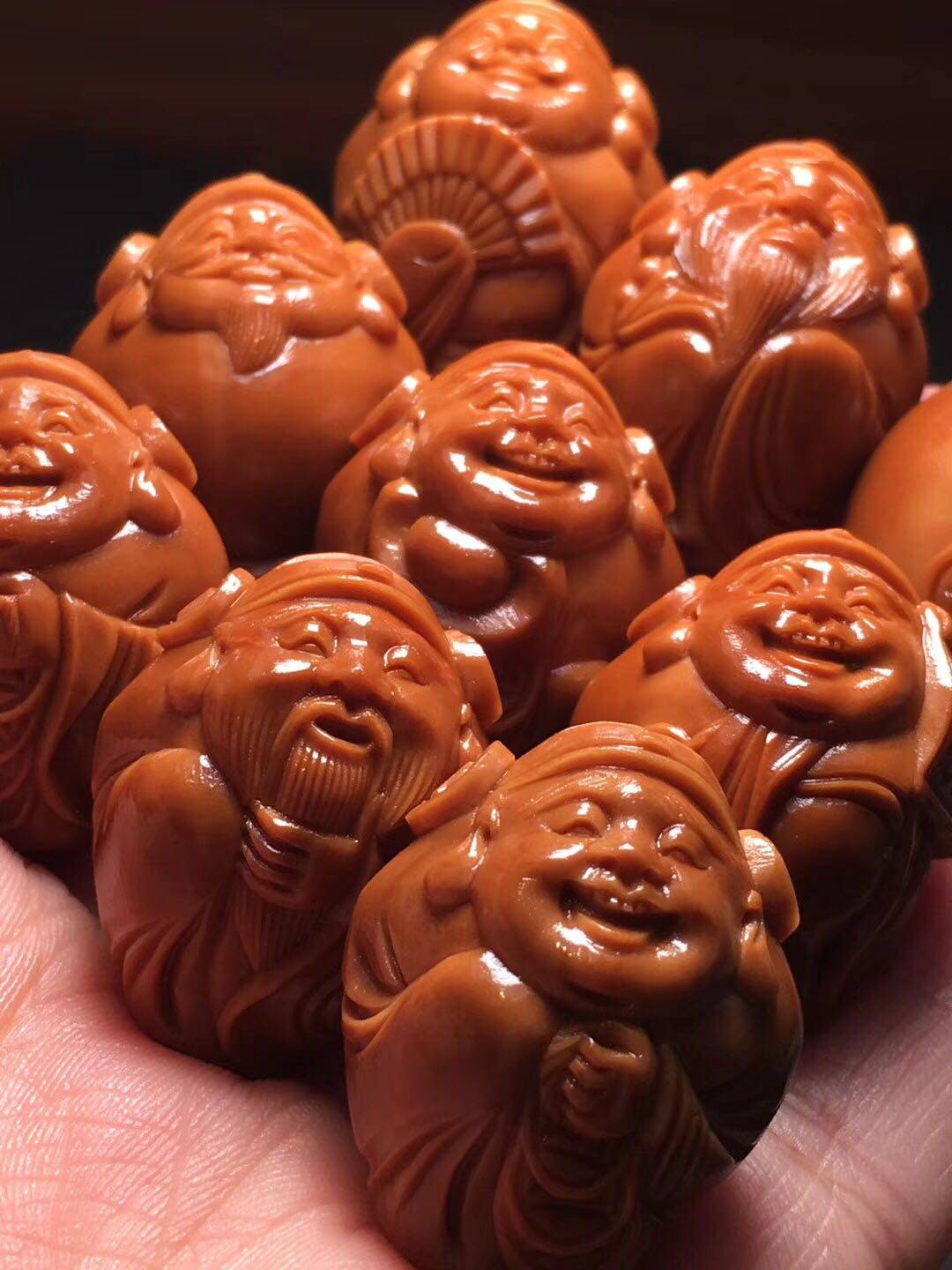 Nuclear carving fan Suzhou Zhoushan village nuclear carving master Wang Weidong Bafang Laicai 22 four flowers old oil nuclear boutique god of wealth