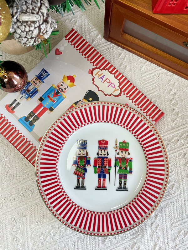 Nutcracker Ceramic Plate Western-Style Plate Gold-Rimmed Red Striped Cartoon Plate Festive Christmas Gift Tableware