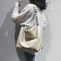 Commuter bag female large capacity 2021 new summer high-end soft leather college student class shoulder messenger tote bag