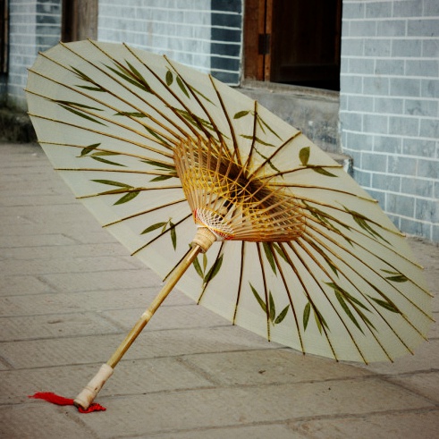 Oil paper umbrella Handmade bamboo leaf umbrella Classical women's ancient style Cheongsam Hanfu Film and television practical rainproof sunscreen hair after the Spring Festival