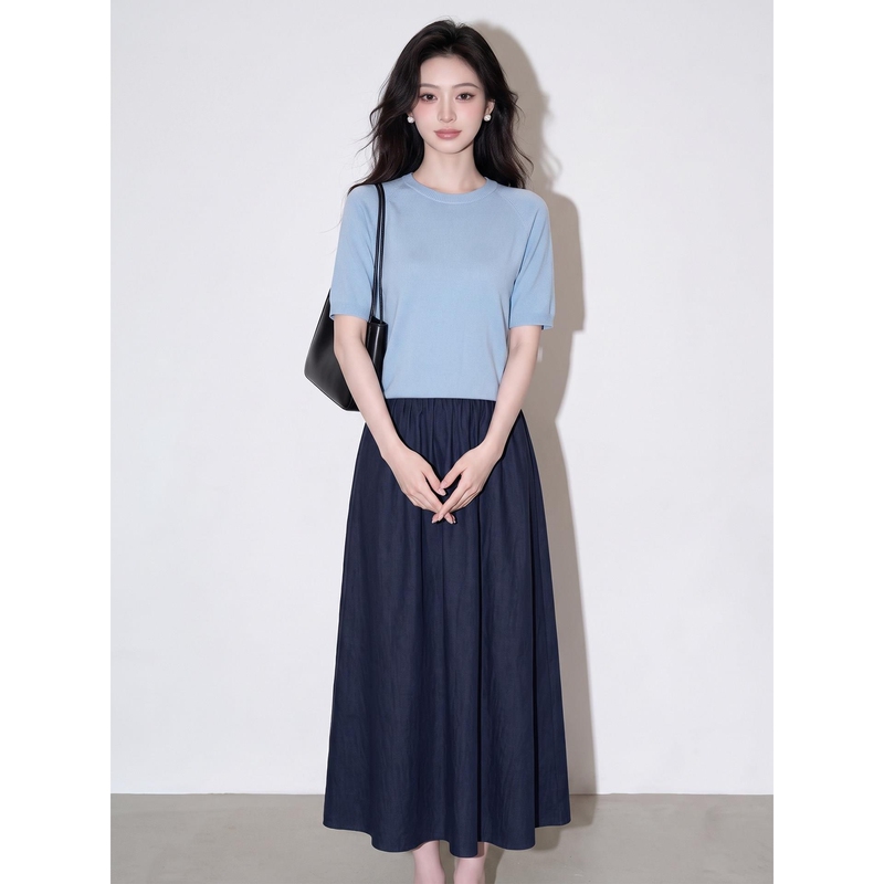 2026 New Style, Very Stylish Outfit, a Complete Set of Blue Knitwear and Navy Blue Skirt Two-Piece Suit for Women in Early Autumn