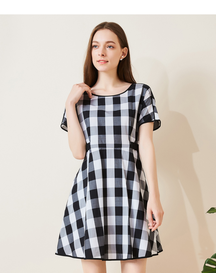 Qiushui Yiren Phụ Nữ Mới của 2018 Cá Tính Mùa Hè Hit Màu Kẻ Sọc Slim Drop Shoulder Ngắn Dress