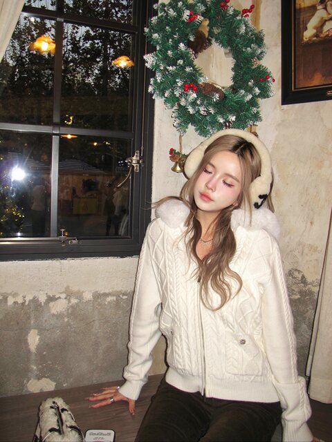 Mungsera'Snow Man' Oversized Detachable Fur Collar Imported Needle-Thickened White Cable Knit Zip-Up Cardigan