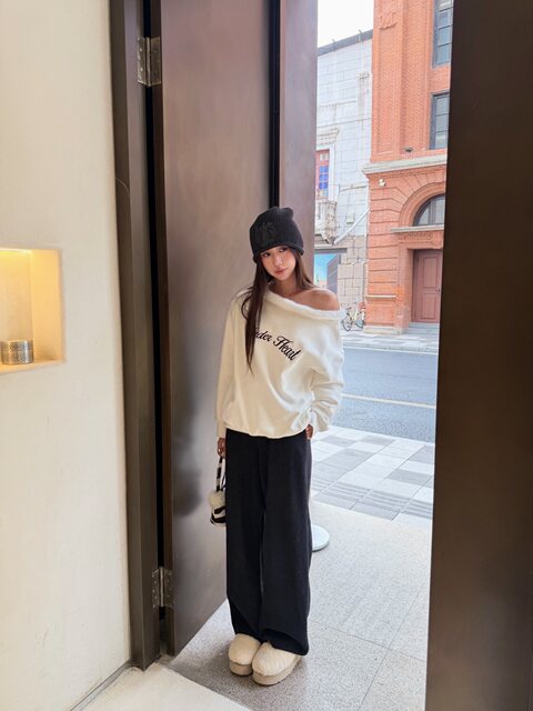 Mungsera's Original American-Style Spicy Girl Embroidered Off-Shoulder Furry White Fleece Sweatshirt