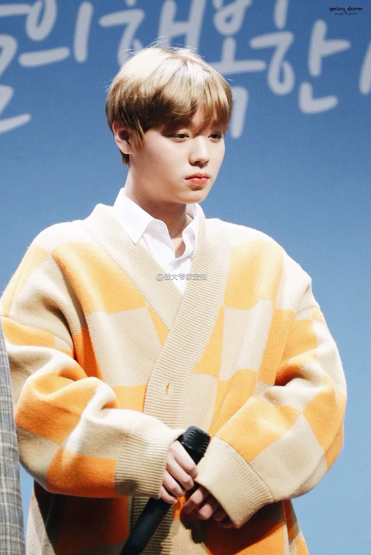 WANNA MỘT Công Viên Zhixun với đoạn mạng đỏ bf gió áo len cardigan coat nam ins siêu lửa áo len gió lười biếng áo len cao cổ nam