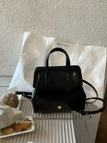 Демисезонная брендовая черная сумка, Южная Корея, надевается на плечо