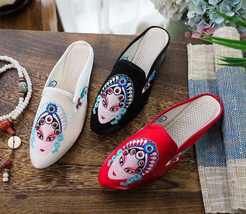 Old Beijing Summer Fabric Slippers, Retro Chinese Style, Xixiangji Peking Opera Flower Girl Face Painting Embroidery Pointed-Toe Women's Sandals Old Beijing Summer Fabric Slippers, Retro Chinese Style, Xixiangji Peking Opera Flower Girl Face Painting Embroidery Pointed-Toe Women's Sandals
