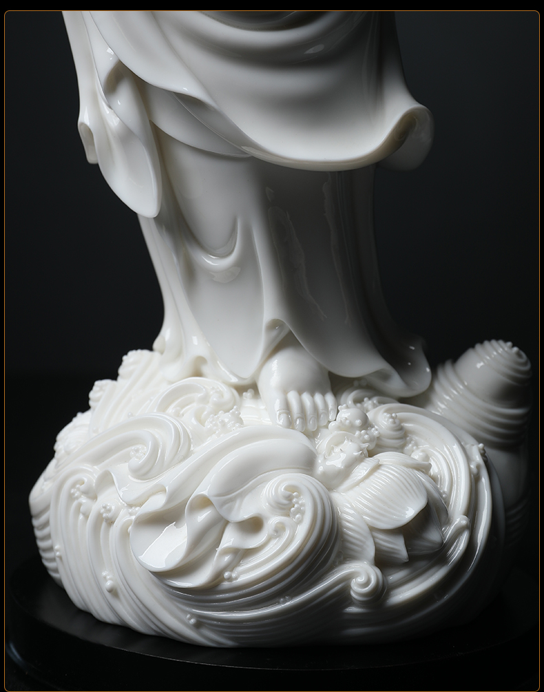 Yutang dai dehua white porcelain 12 inches across indicates the sea goddess of mercy corps Buddha worship that occupy the home furnishing articles Lin Luyang manually signed version of the master