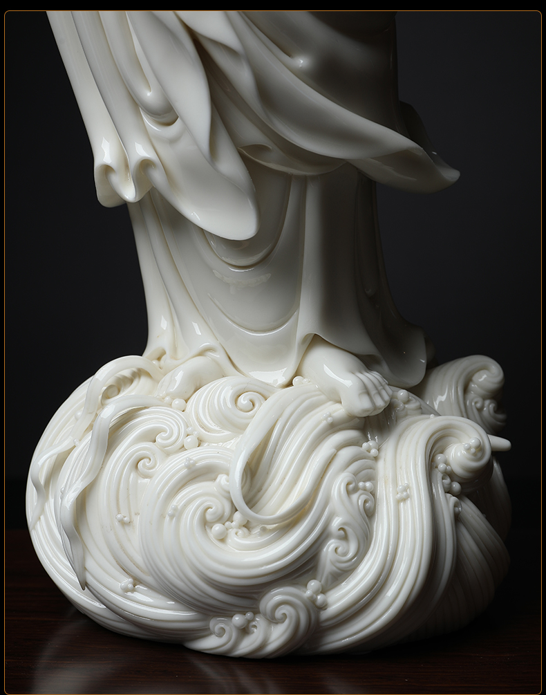 Yutang dai dehua white porcelain zhi - yong wu non - material cultural heritage expo garden its collection furnishing articles, the dharma to cross the river