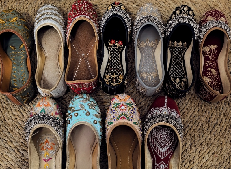 Nepalese Imported Cowhide Pakistani Hand-Beaded Shoes Embroidered Shoes Indian Jutti Shoes Are Extremely Comfortable to Wear