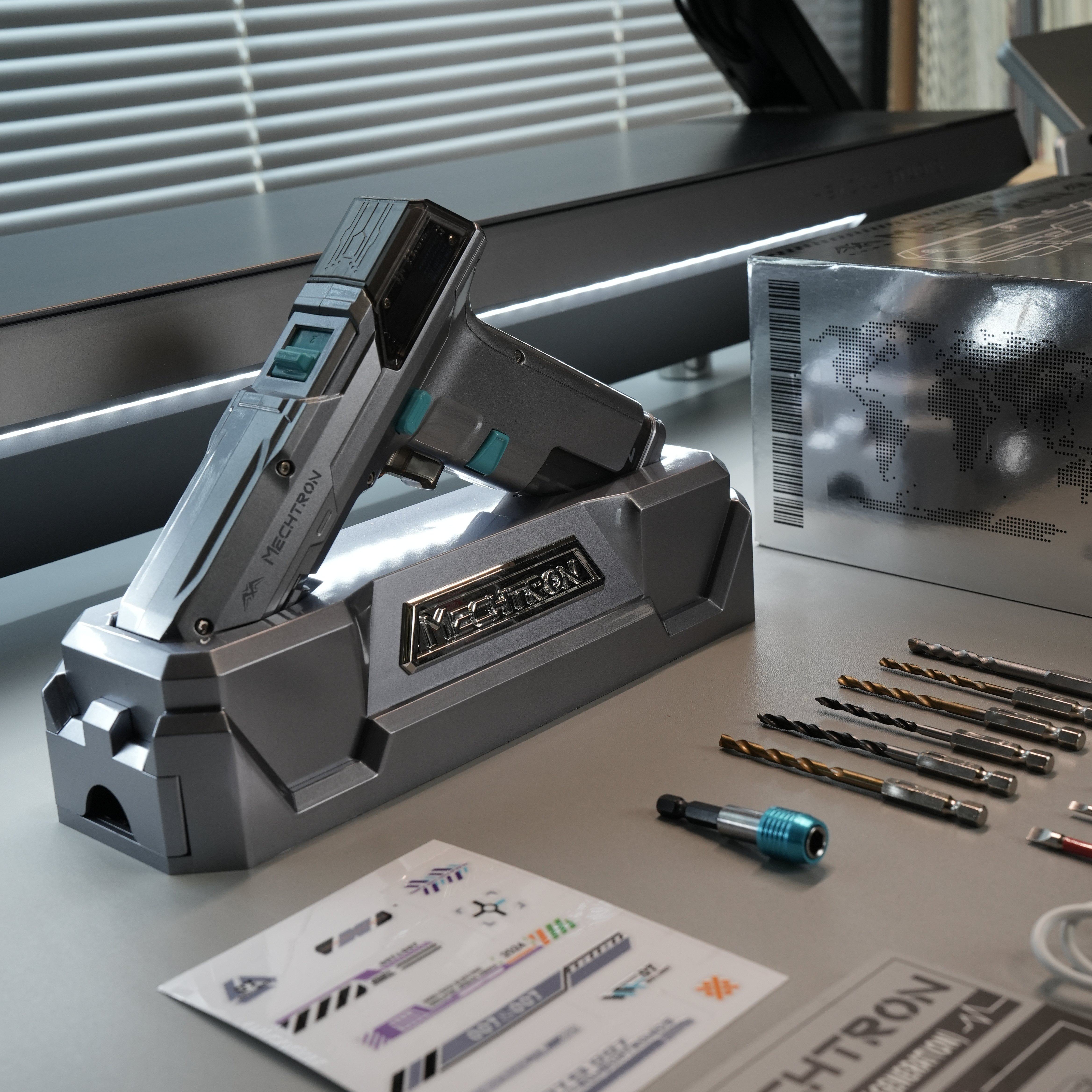 Электрический шуруповерт Mecha Universe EC-001 PRO в стиле киберпанк