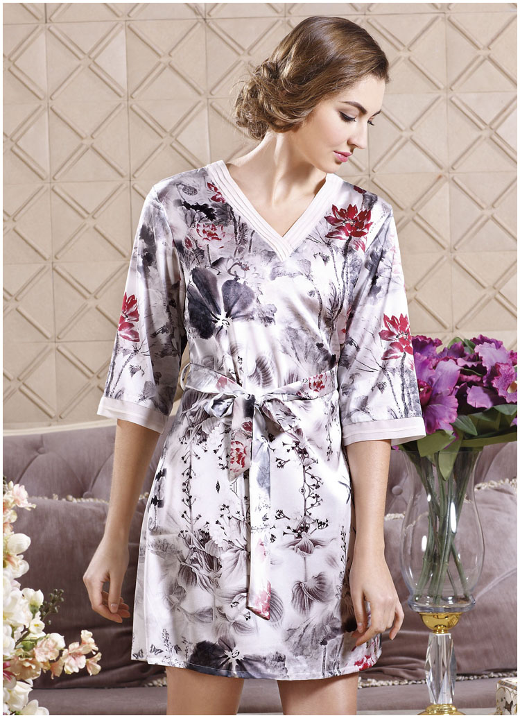 Chẳng hạn như gói giả trở lại Yier 100% lụa tơ tằm bảy điểm tay áo ngủ in hình cổ chữ V dịch vụ nhà 1628 váy đầm mùa đông