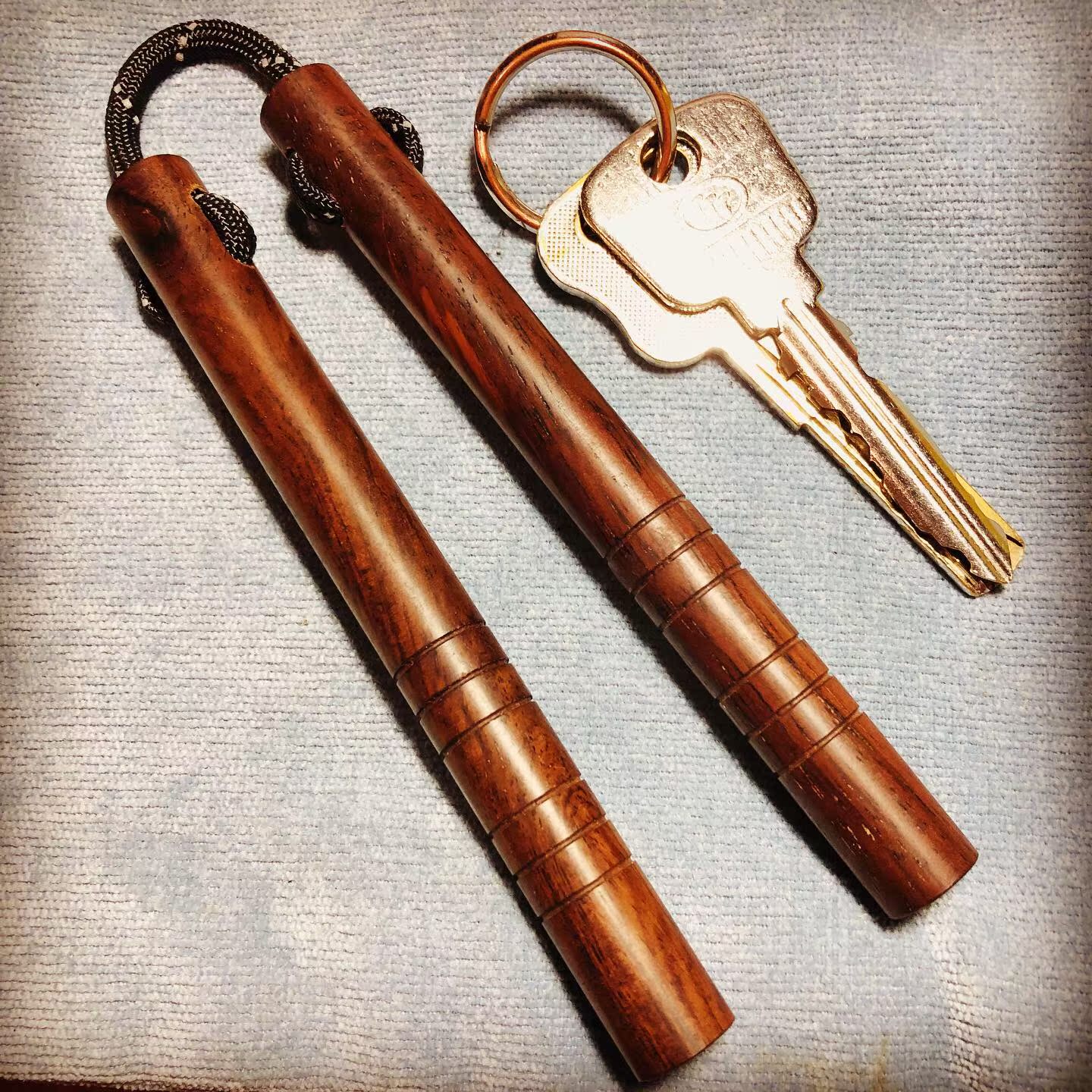 12cm Sandalwood Mini Nunchaku Solid Wood Nunchaku Finger Extreme Sports Accessories
