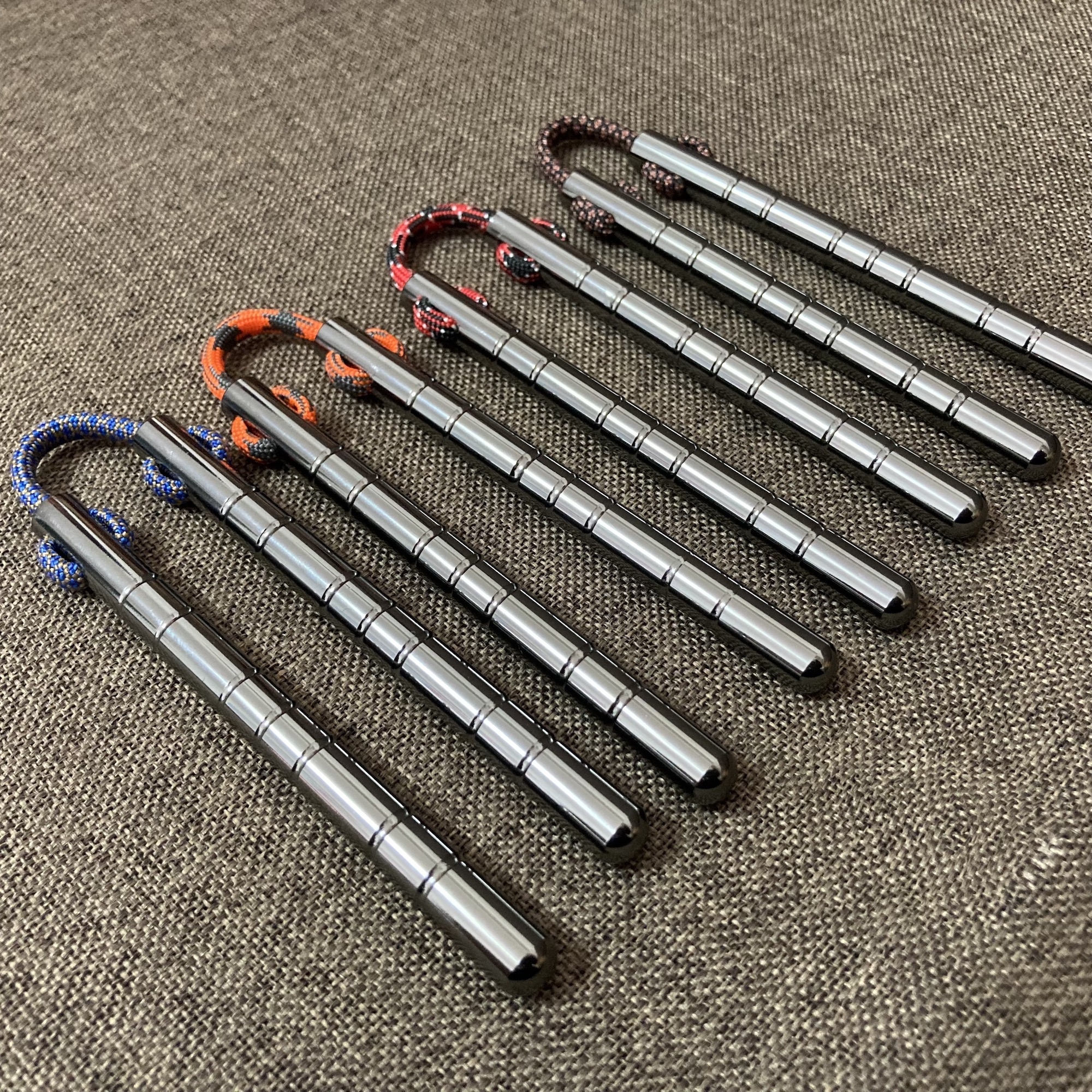 Bright grey solid m1n1 mini-double-bay finger skill toy tricking limit thumb chucks