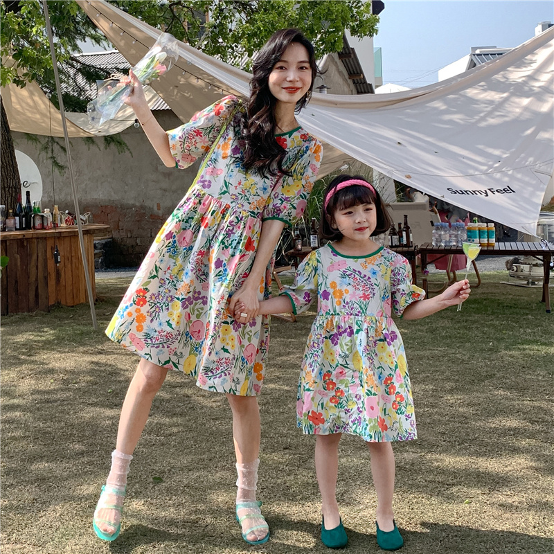 Parent-child summer dress floral skirt mother and daughter dress pastoral style simple western style hit color dress cotton skirt 2022 summer