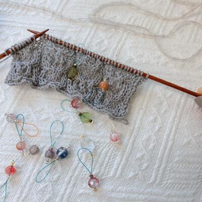 16 pieces of Carle weaving small tools, glass hand-marked buttons for knitting sweaters
