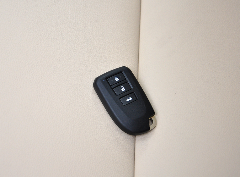Suitable for 14 Models of Toyota New Vios Silicone Key Case, Yaris Zhixuan Smart Special Key Cover