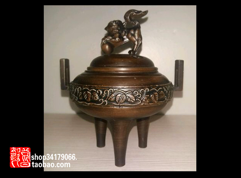 (Old Objects Decoration Craft Gift Hem) Japanese Osaka Three-foot Lion Lions Buttons Relief Tung Leaf Textured Old Incense Stove