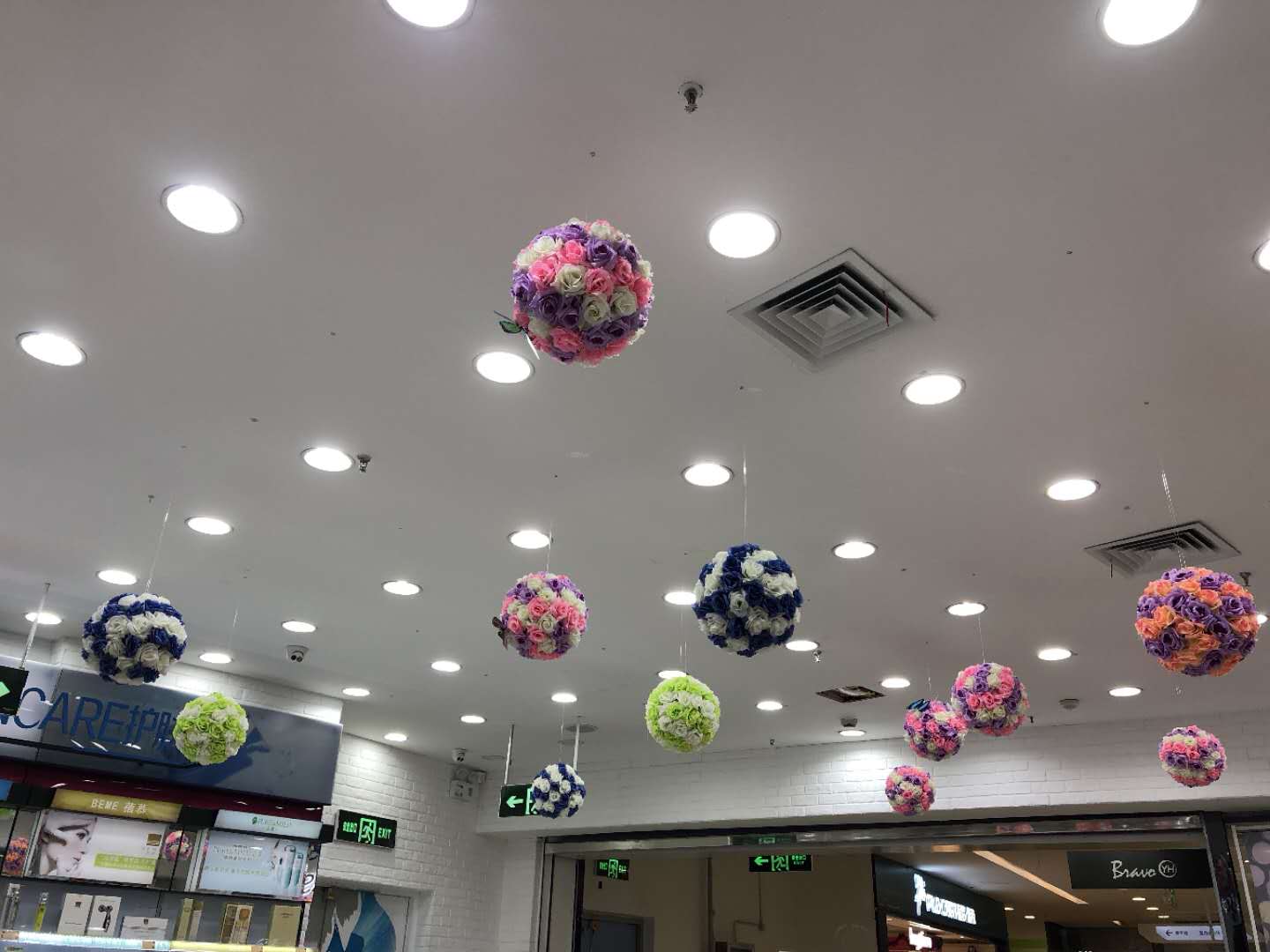 Mô phỏng uốn hoa hồng bóng trang trí đám cưới trang sức cửa hàng showroom trần trang trí cửa hàng trung tâm khách sạn đồ trang trí - Hoa nhân tạo / Cây / Trái cây cây giả decor