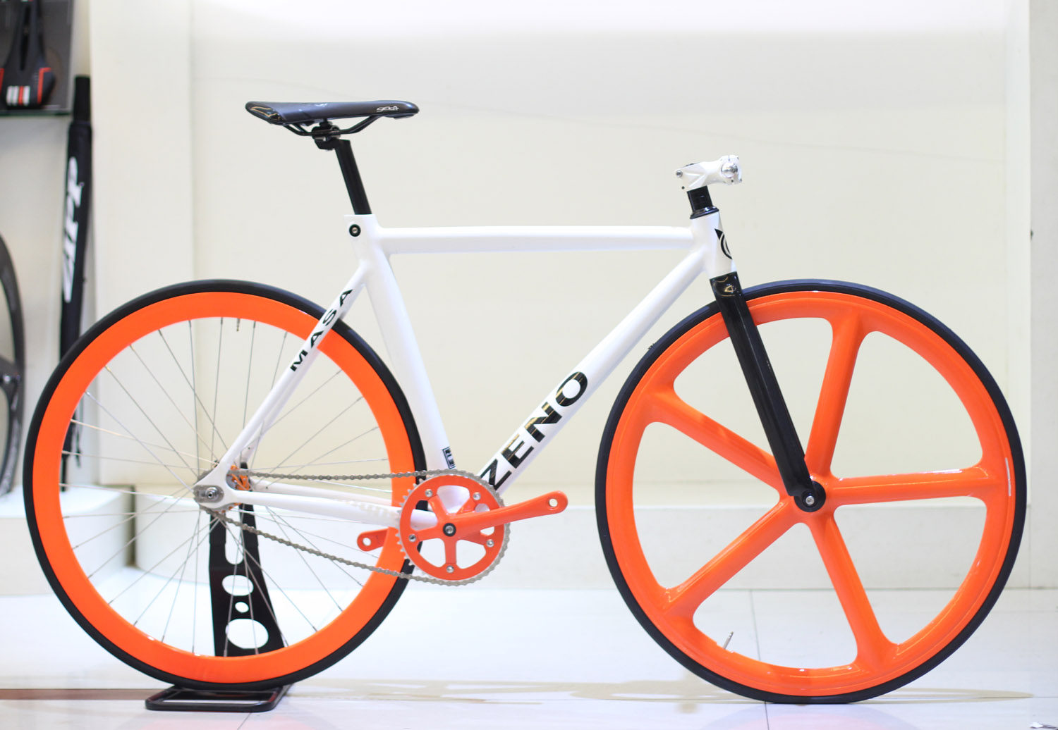 BIKE zeno masa铝合金死飞单速车架搭配AEROSPOKE五刀轮特价整车