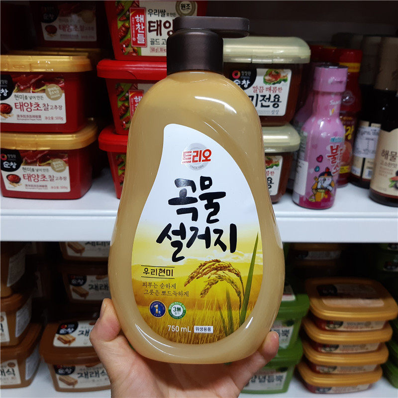 South Korea imported Aijing grain rice detergent 750ml yellow bottle natural plant cleaning does not hurt hands