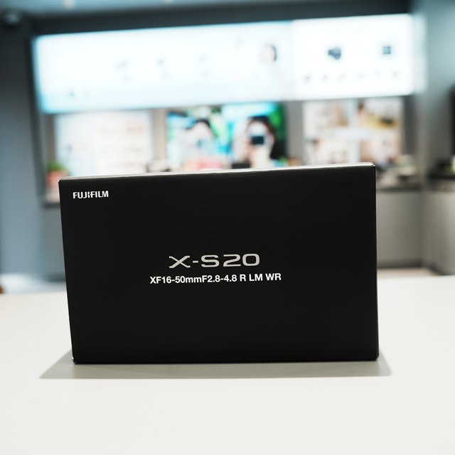 Brand New in Stock Fujifilm Xs20 Mirrorless Digital Camera with Five-Axis Stabilization, High-Definition Video, and Ai Intelligent Focus
