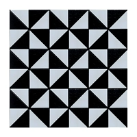 Озеро синяя ветряная мельница черно -белая