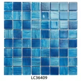 Бассейн, синяя стеклянная мозаика на стену