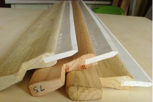 Water-based wood handle scraper Pointed mouth scraper Glue squeegee Screen printing material scraper Hard 75 degrees 1 meter long