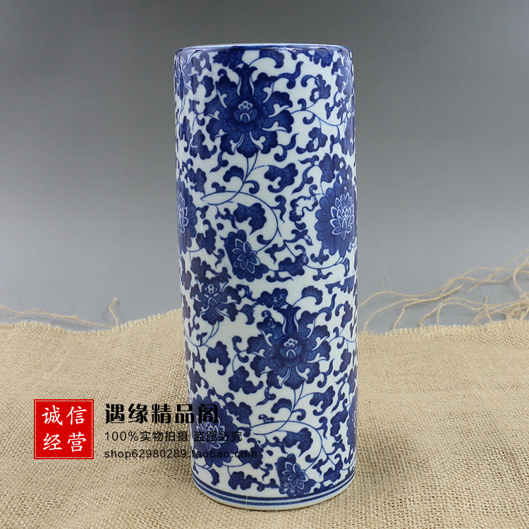 Imitation ancient porcelain green flower porcelain tangled lotus cylindrical pen holder calligraphy and calligraphy supplies small pendulum pieces high 22cm