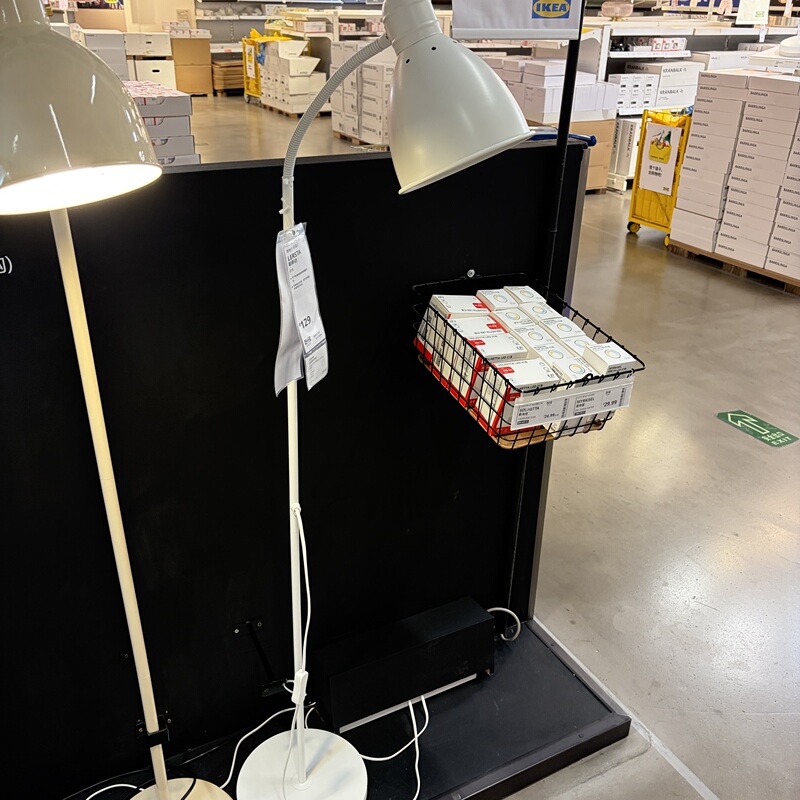 Guoguomuxiong Ikea Lesda Floor Lamp White Metal with Light Bulb
