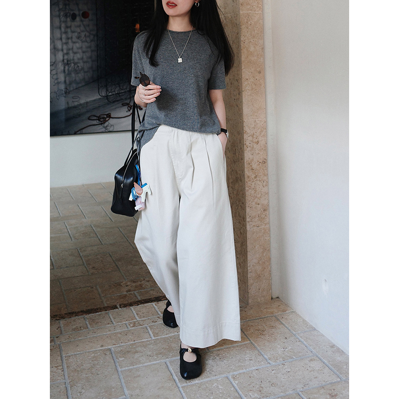 Zhao Kuan Kuan Fashionable and Comfortable Japanese Twill Cotton Light Gray-White Pleated Cropped Wide-Leg Pants Zhao Kuan Kuan Fashionable and Comfortable Japanese Twill Cotton Light Gray-White Pleated Cropped Wide-Leg Pants
