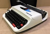 VINTAGE]70S Japanese KOFA 400M white plastic vintage English typewriter normal use