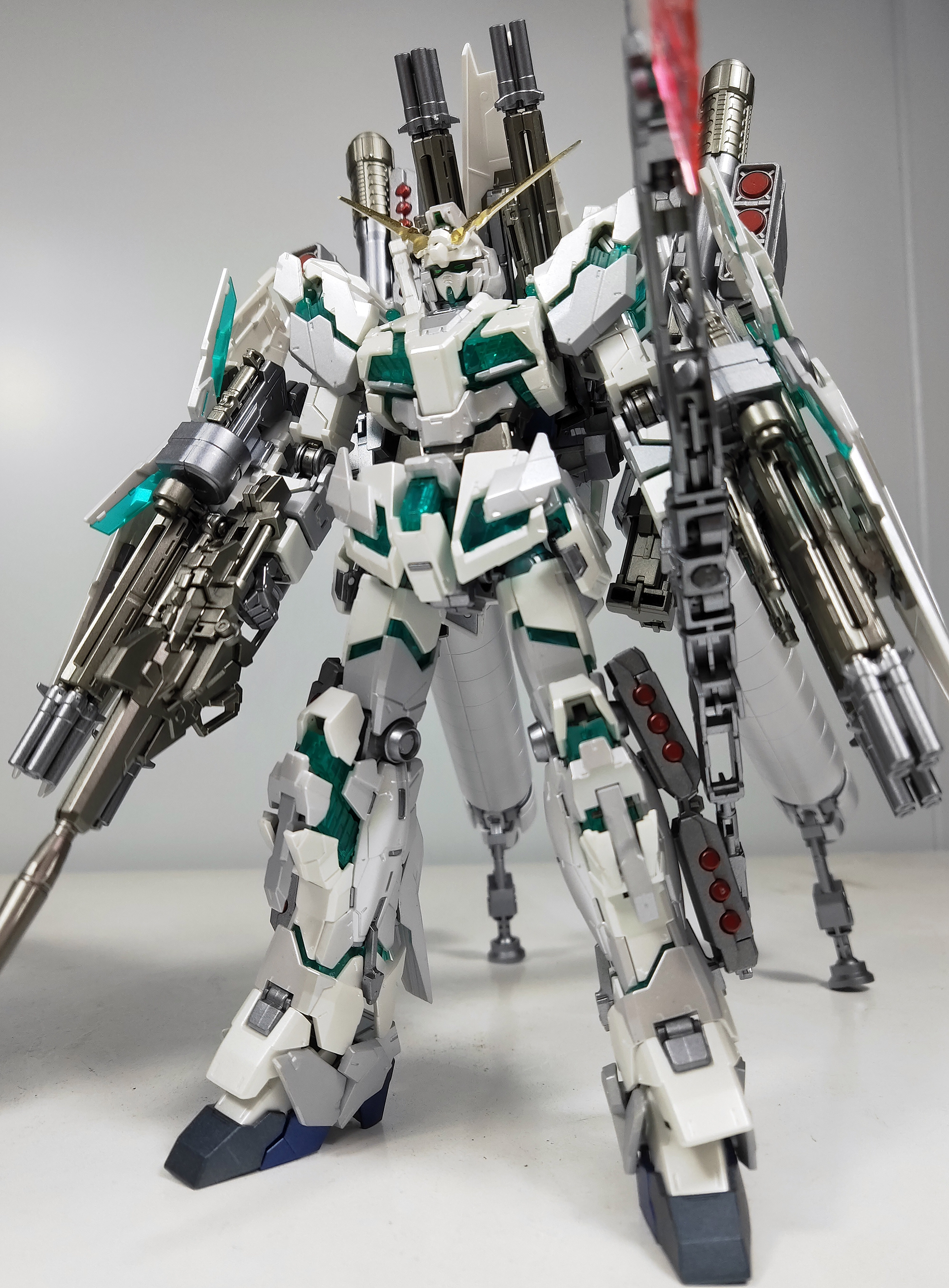 Tạo khuôn các thế hệ tô màu hợp kim xác thực cho đến mô hình lắp ráp Gundam Thiết bị đầy đủ RG tách màu nghệ nhân Unicorn - Gundam / Mech Model / Robot / Transformers mô hình robot kim loại