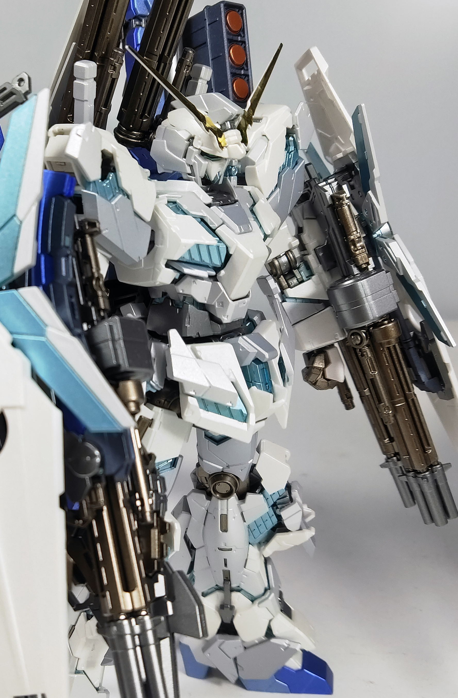 Tạo khuôn các thế hệ tô màu hợp kim xác thực cho đến mô hình lắp ráp Gundam Thiết bị đầy đủ RG tách màu nghệ nhân Unicorn - Gundam / Mech Model / Robot / Transformers mô hình robot kim loại