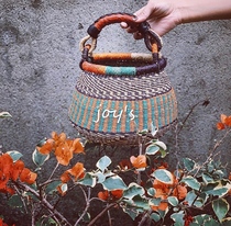 (clearance)African imported hand-woven straw storage basket vegetable basket pot-shaped round basket Fruit basket U-shaped portable