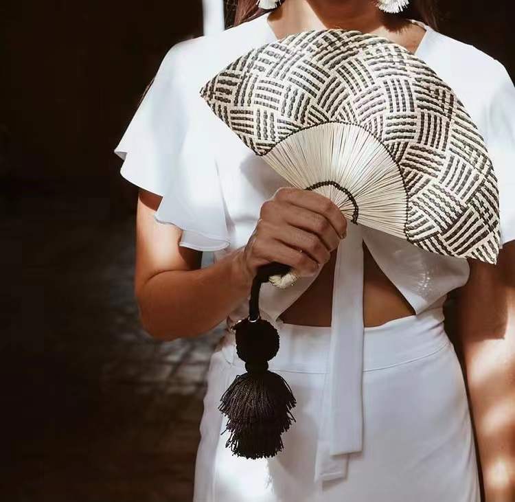 Colombian Imports Pure Hand Woven Busfan Scallop Fan Decoration Scaledgrass Choreographer Soft Dress Craft Fan Pendulum