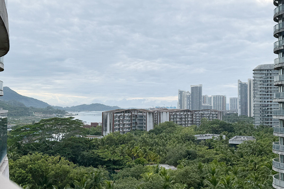 海南环岛自驾游第六天，一天集齐三大海湾！神州半岛的静、石梅湾的蓝、日月湾的浪……