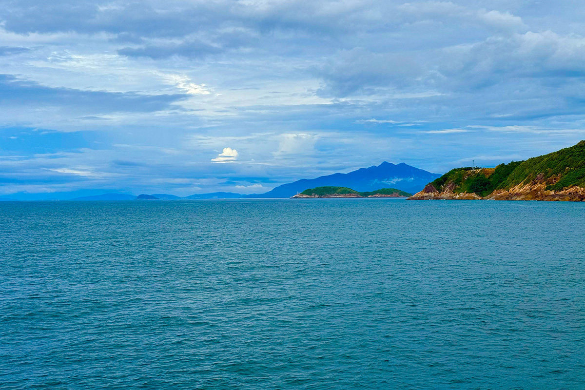 海南环岛自驾游第六天，一天集齐三大海湾！神州半岛的静、石梅湾的蓝、日月湾的浪……