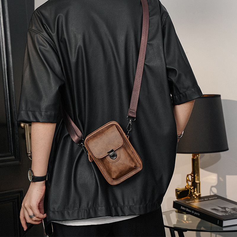 2022 new retro mobile phone bag single shoulder bag Han version men's bag inclined satchel bag single shoulder bag casual little scapegoat