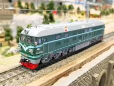 Модель поезда 百万城火车模型 ho 1/87 中国东风df4b型内燃机车