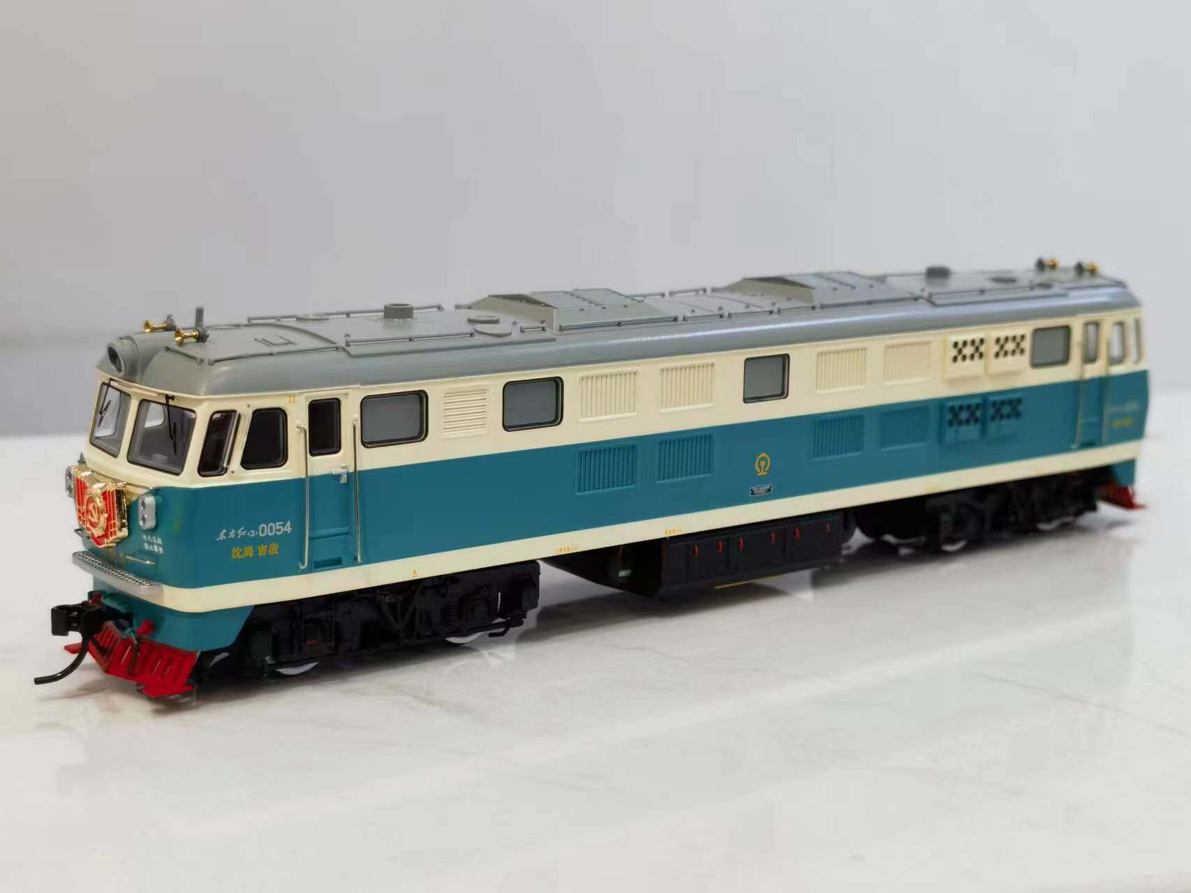 товар из китая 百万城火车模型  ho 1/87 中国东方红3型液力传动内燃机车 Bachmann